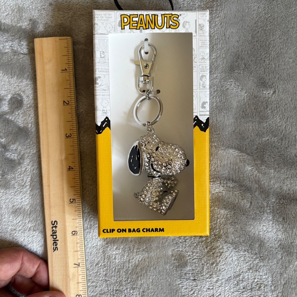 Peanuts Snoopy Rhinestone Bag Charm Keychain Silver Tone LA Rocks NIB - Picture 3 of 4